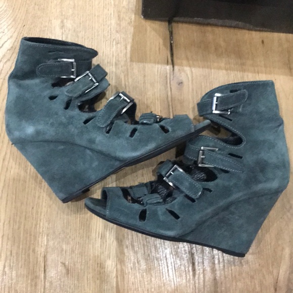 Gray Suede Gladiator Style Wedges - Picture 5 of 12